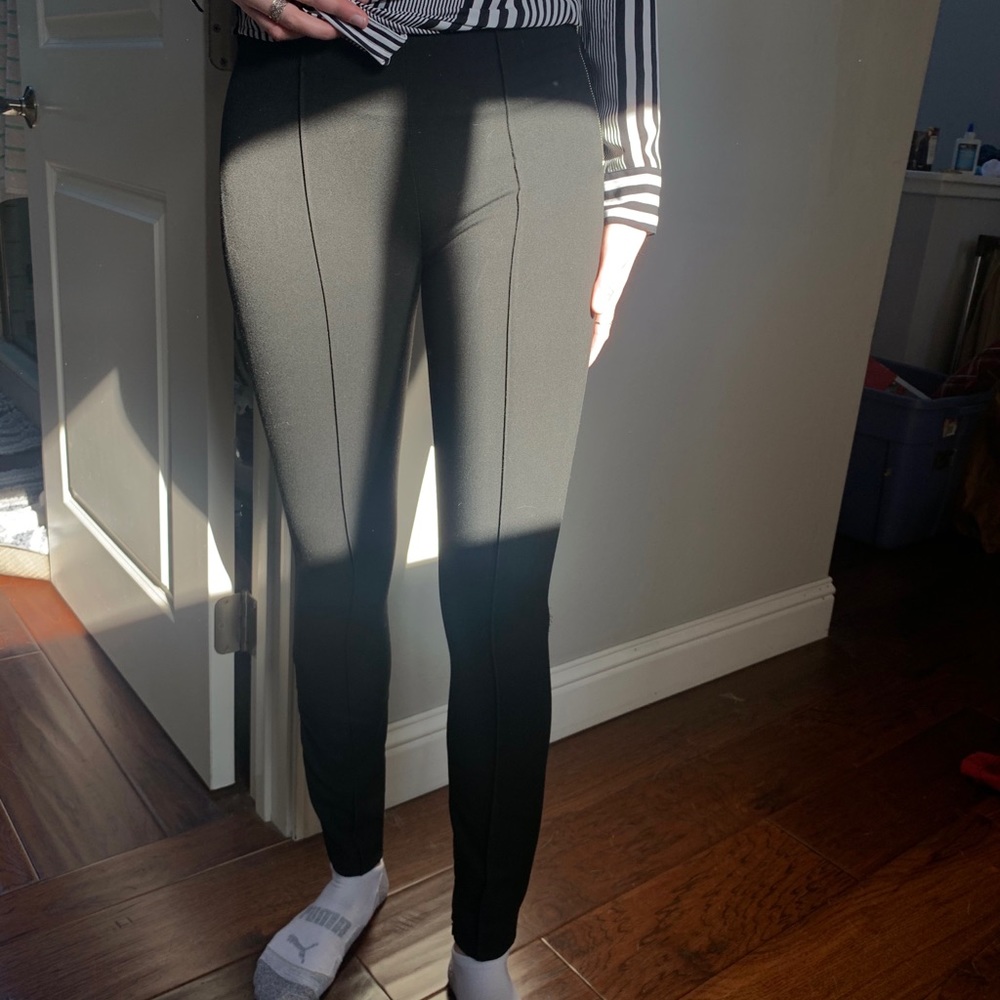 Black stretchy pants!